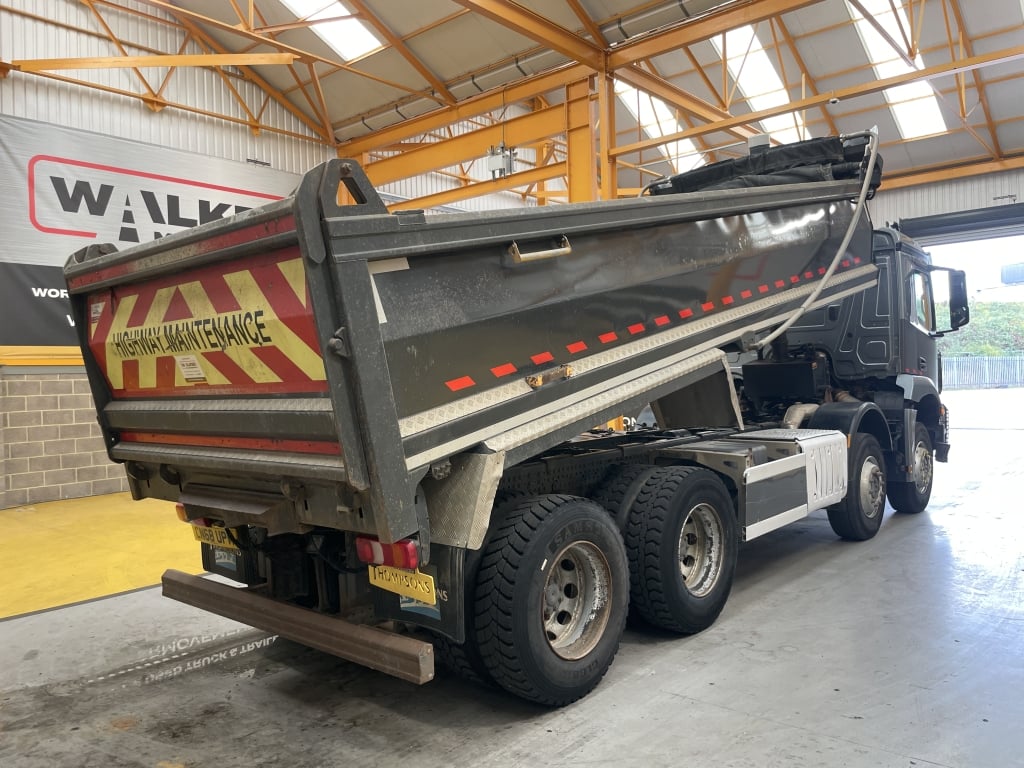 MERCEDES AROCS 3248 8X4 *EURO 6* BENNE BASCULANTE EN ACIER – 2018 – CN68 UPM