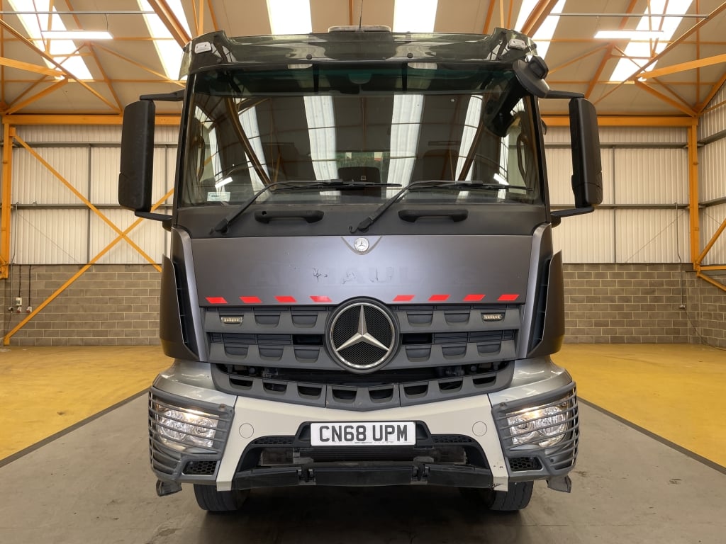 MERCEDES AROCS 3248 8X4 *EURO 6* BENNE BASCULANTE EN ACIER – 2018 – CN68 UPM