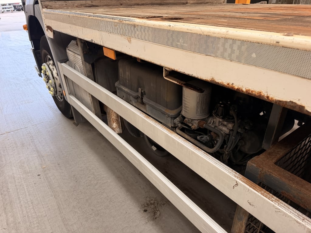MERCEDES AXOR 2533 EURO 5 6X2 PLATEAU – 2013 – HX13 YKS *FAIBLE KILOMÉTRAGE ET UN SEUL PRÉCÉDENT PROPRIÉTAIRE*