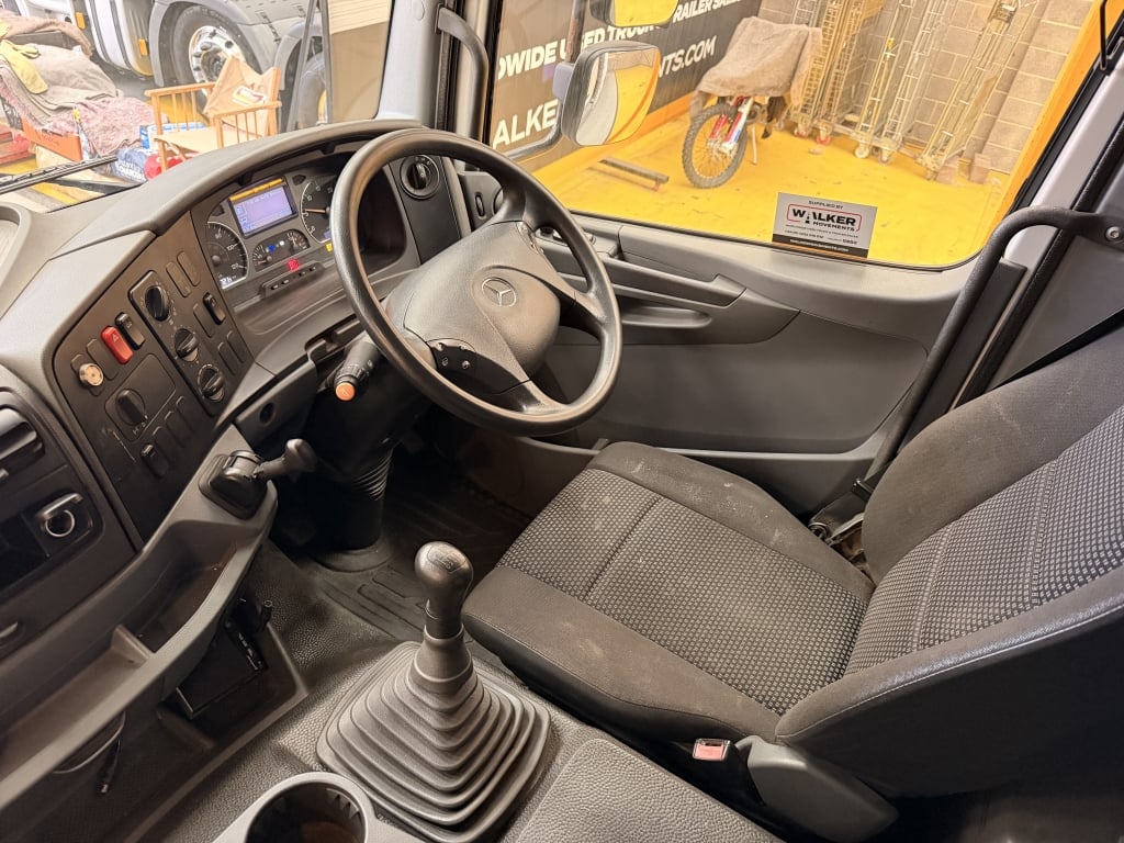 MERCEDES AXOR 2533 EURO 5 6X2 PLATEAU – 2013 – HX13 YKS *FAIBLE KILOMÉTRAGE ET UN SEUL PRÉCÉDENT PROPRIÉTAIRE*