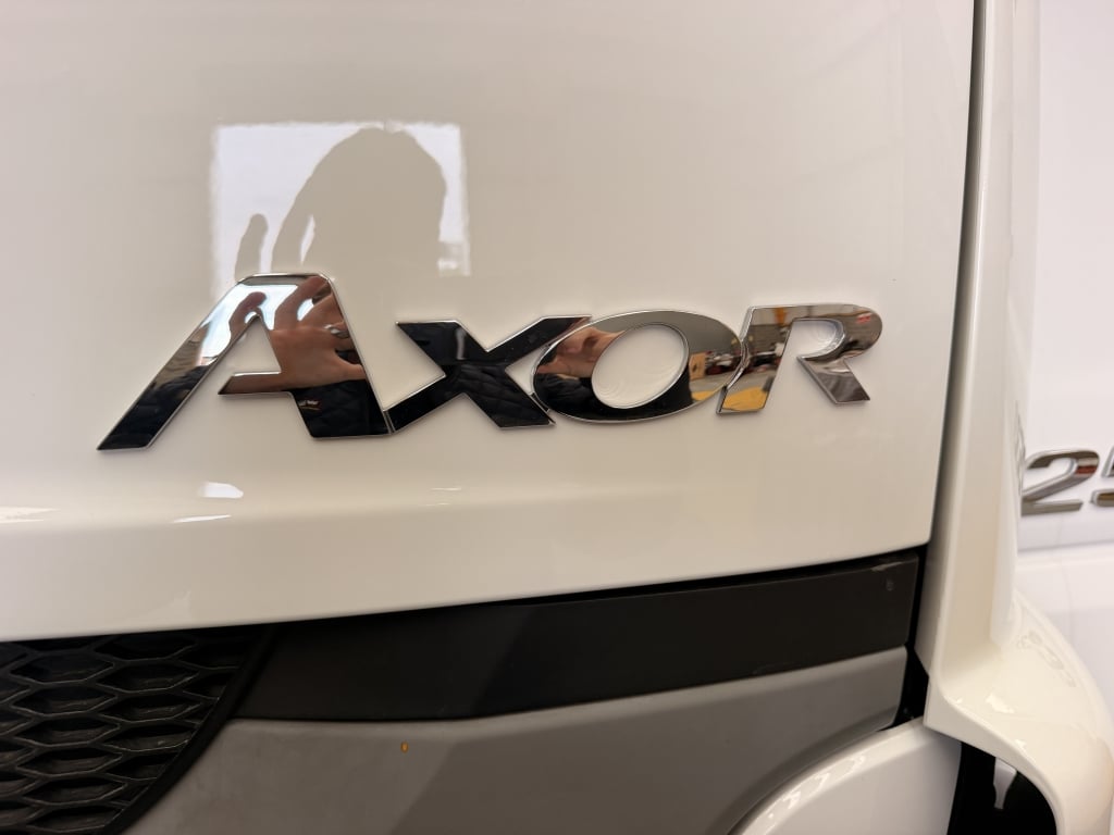MERCEDES AXOR 2533 EURO 5 6X2 PLATEAU – 2013 – HX13 YKS *FAIBLE KILOMÉTRAGE ET UN SEUL PRÉCÉDENT PROPRIÉTAIRE*