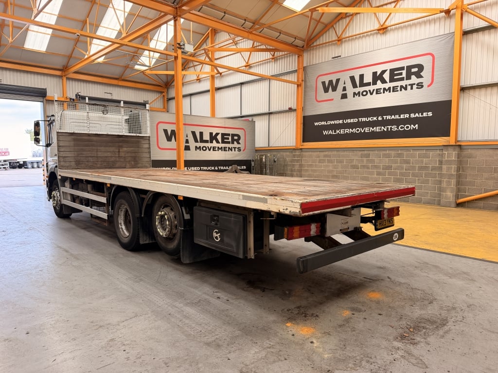 MERCEDES AXOR 2533 EURO 5 6X2 PLATEAU – 2013 – HX13 YKS *FAIBLE KILOMÉTRAGE ET UN SEUL PRÉCÉDENT PROPRIÉTAIRE*
