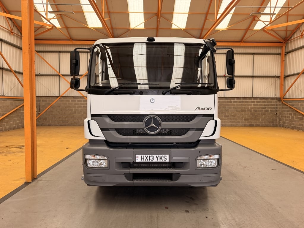 MERCEDES AXOR 2533 EURO 5 6X2 PLATEAU – 2013 – HX13 YKS *FAIBLE KILOMÉTRAGE ET UN SEUL PRÉCÉDENT PROPRIÉTAIRE*