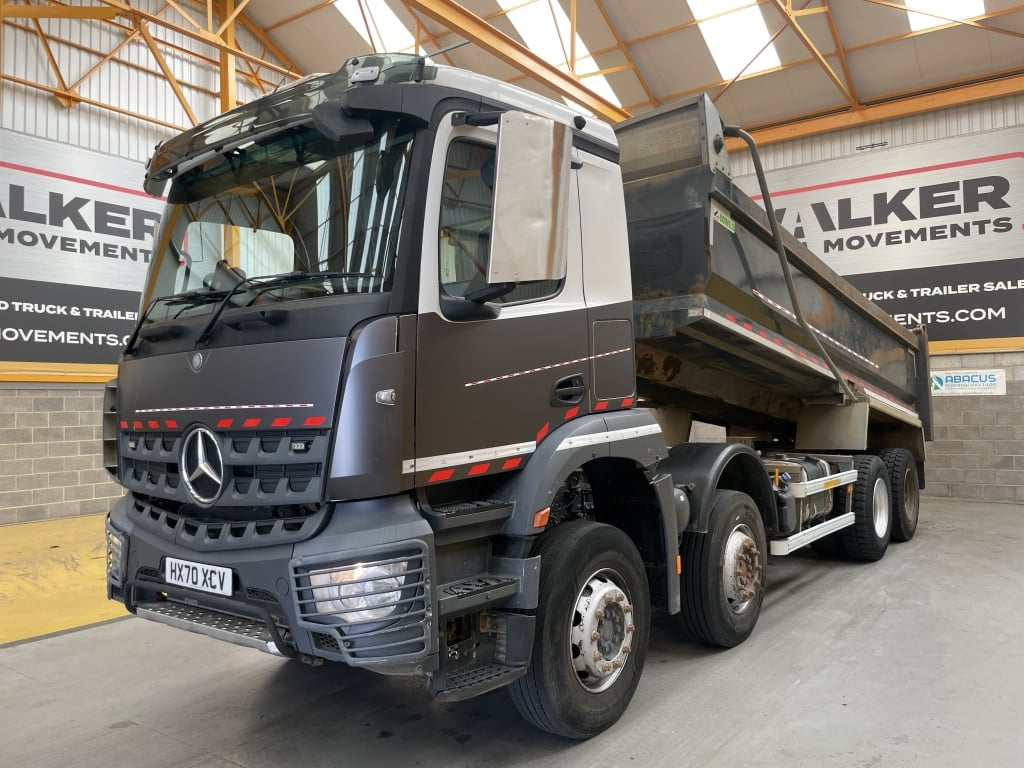 MERCEDES AROCS 3240 8X4 *EURO 6* BENNE BASCULANTE EN ACIER – 2020 – HX70 XCV