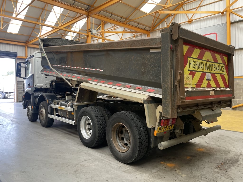 MERCEDES AROCS 3240 8X4 *EURO 6* BENNE BASCULANTE EN ACIER – 2020 – HX70 XCV