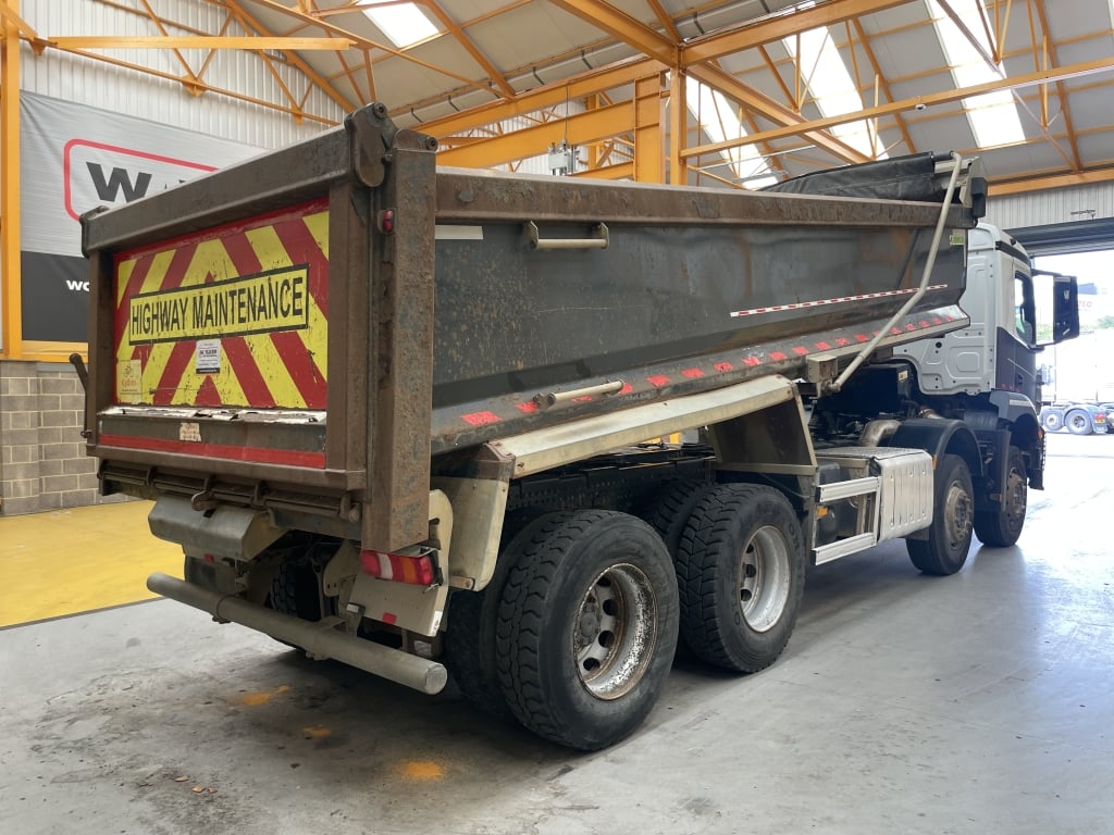 MERCEDES AROCS 3240 8X4 *EURO 6* BENNE BASCULANTE EN ACIER – 2020 – HX70 XCV