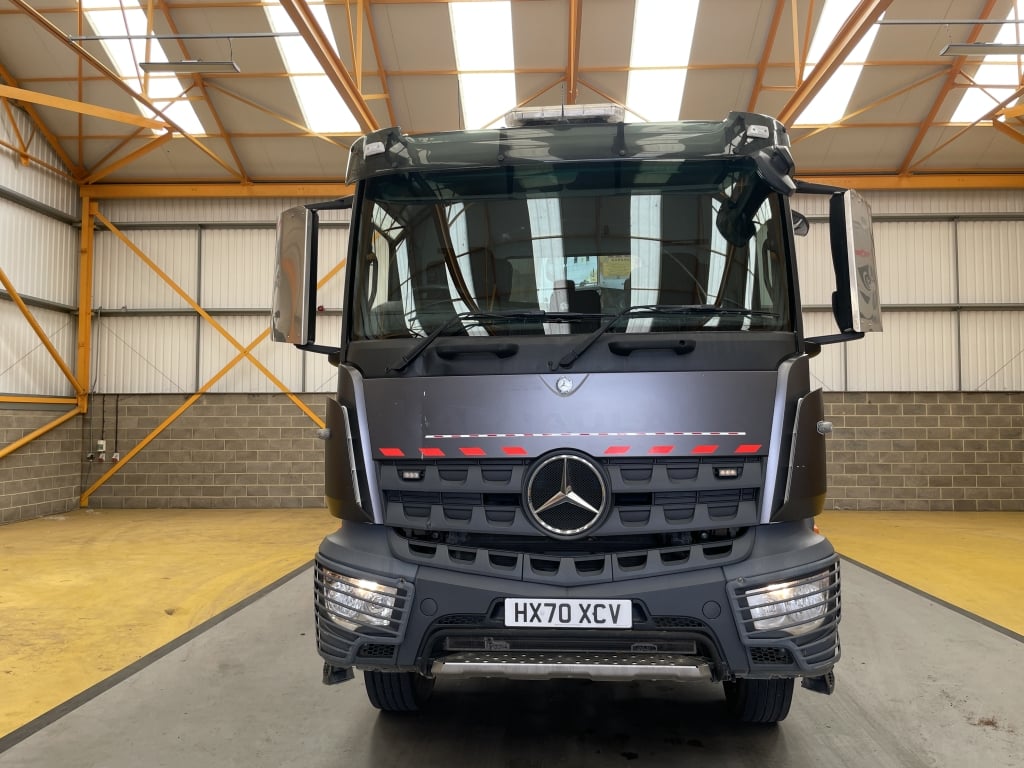 MERCEDES AROCS 3240 8X4 *EURO 6* BENNE BASCULANTE EN ACIER – 2020 – HX70 XCV