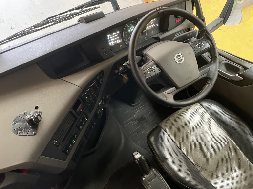 VOLVO FH 500 VERSION 4 GLOBETROTTER *EURO 6* 6X2 TAG AXLE TRACTOR UNIT – 2016 – SY16 LYG