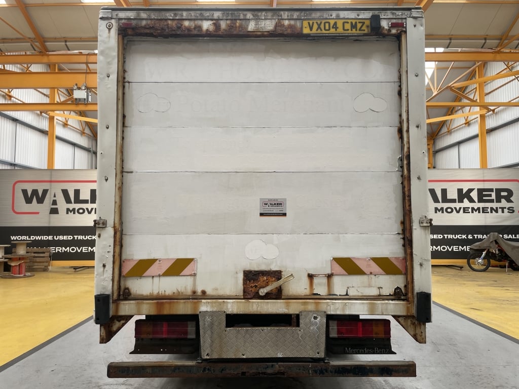 MERCEDES-BENZ ATEGO 1318 4X2 À RIDEAUX – 2004 – VX04 CMZ
