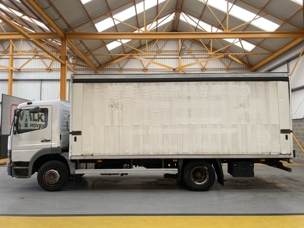 MERCEDES-BENZ ATEGO 1318 4X2 À RIDEAUX – 2004 – VX04 CMZ