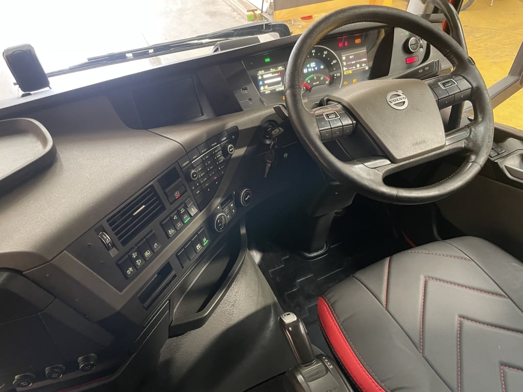 VOLVO FH 460 VERSION 4 GLOBETROTTER *EURO 6* 6X2 TRACTOR UNIT – 2018 – AY18 LXB