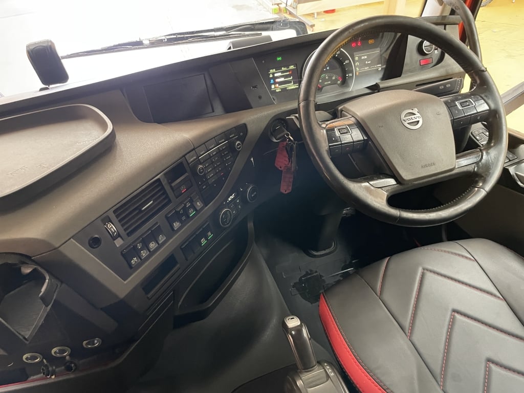 VOLVO FH 460 VERSION 4 GLOBETROTTER *EURO 6* 6X2 TRACTOR UNIT – 2018 – AY18 LXK
