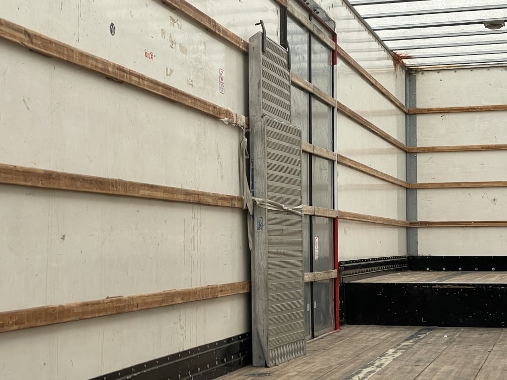 MONTRACON 45FT TANDEM AXLE STEPFRAME BOX TRAILER – 2012 – C339883