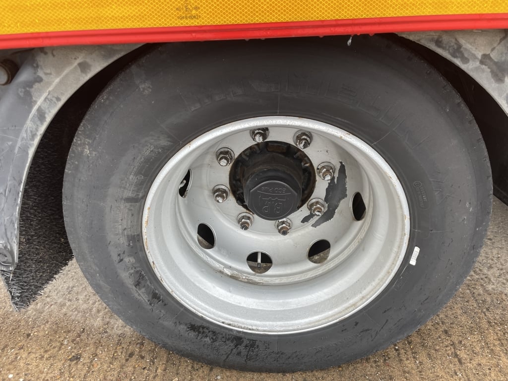 MONTRACON 45FT TANDEM AXLE STEPFRAME BOX TRAILER – 2012 – C339883