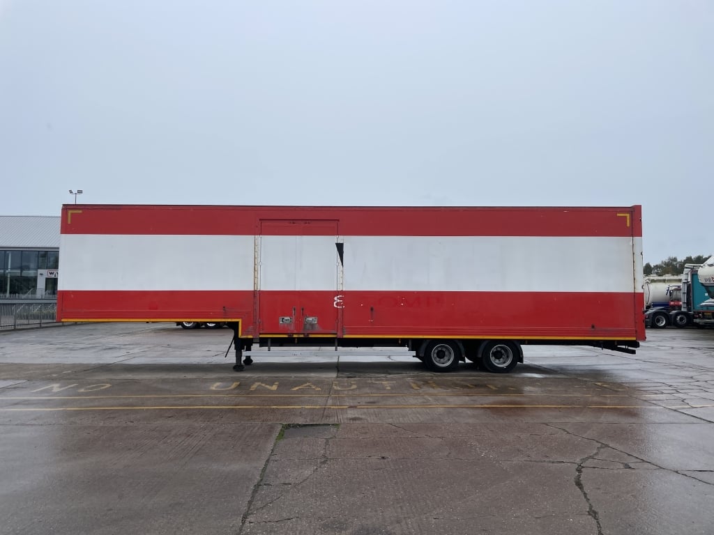 MONTRACON 45FT TANDEM AXLE STEPFRAME BOX TRAILER – 2012 – C339883
