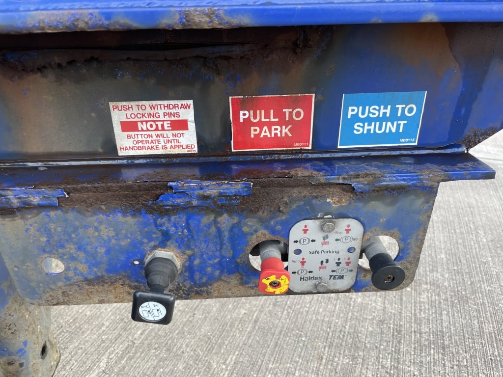 DENNISON LOCK AND GO SLIDING SKELETAL TRAILER – 2015 – C399743
