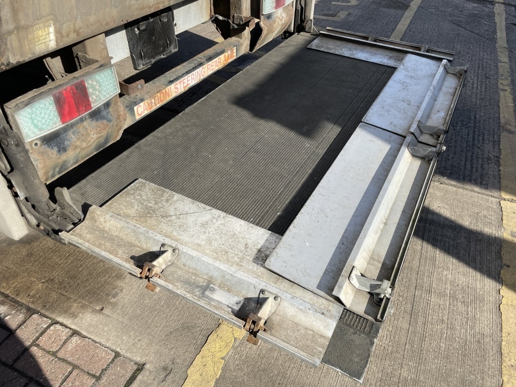 GRAY AND ADAMS 36FT TANDEM AXLE INSULATED FRIDGE/FREEZER TRAILER – 2016 – C418200