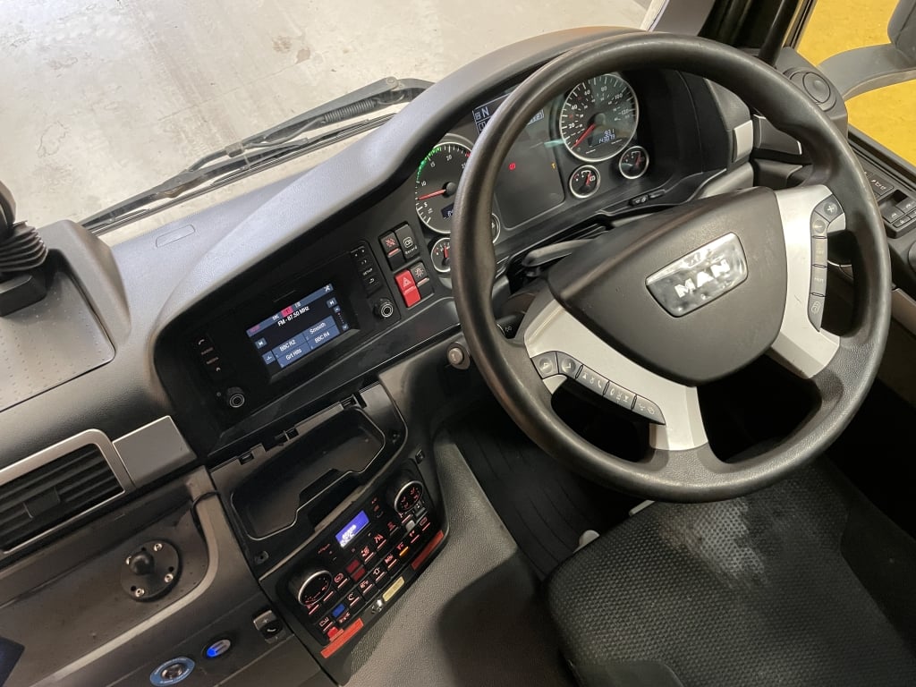 MAN TGS 24.460 *EURO 6* 6X2 PET REGS TRACTOR UNIT – 2017 – DA66 NKD