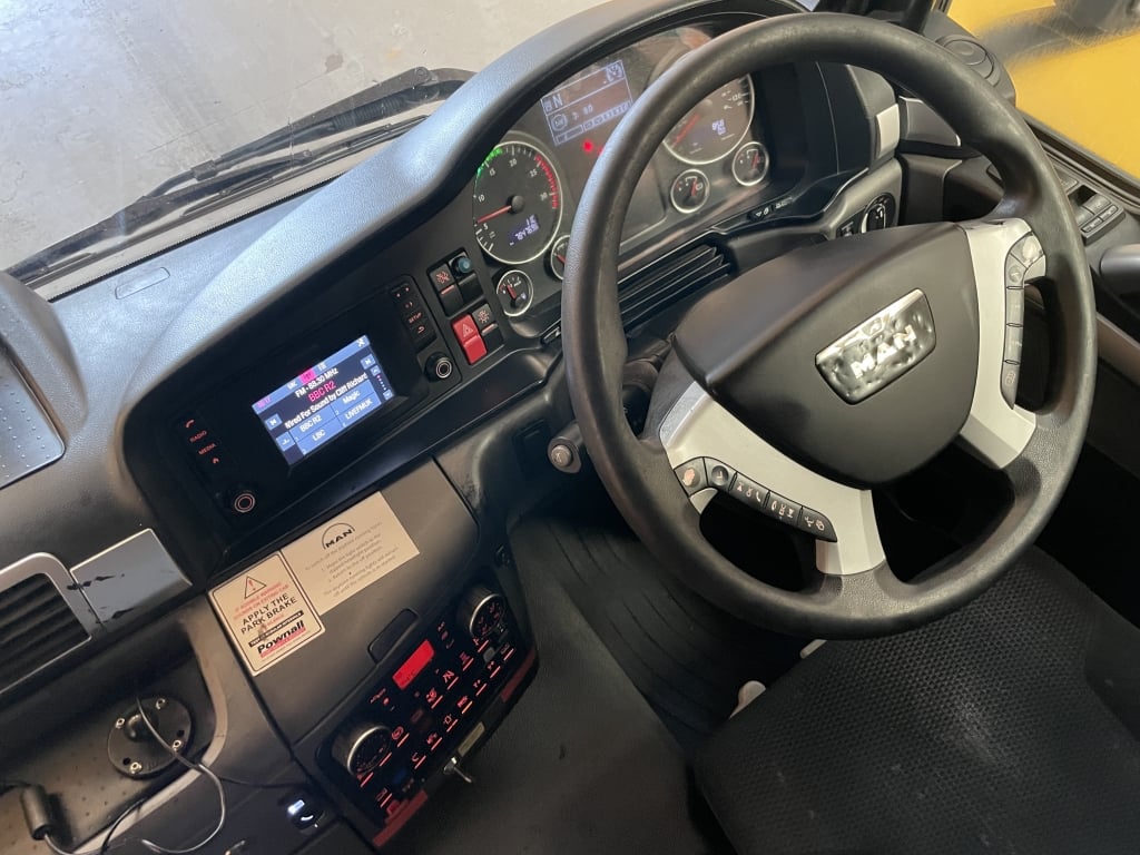 MAN TGS 24.460 *EURO 6* 6X2 PET REGS TRACTOR UNIT – 2017 – DA66 NKG
