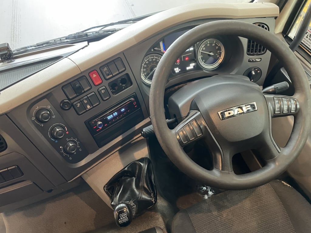 DAF LF 220 *EURO 6* 18 TONNE 4X2 DROPSIDE FLATBED – 2015 – DX15 MKV