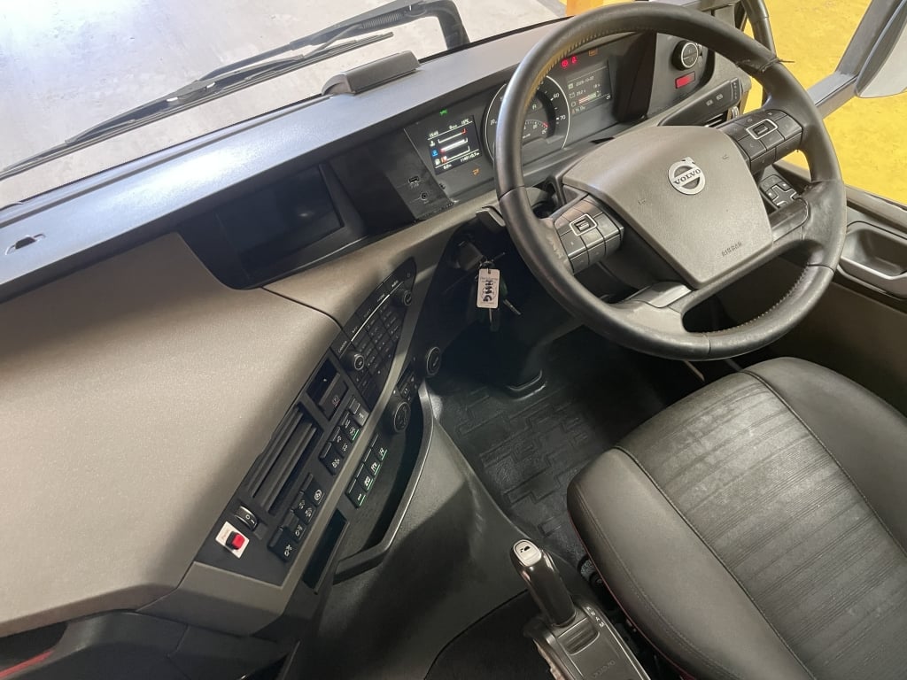 VOLVO FH 500 VERSION 4 GLOBETROTTER *EURO 6* 6X2 TRACTOR UNIT – 2018 – DX18 HHG
