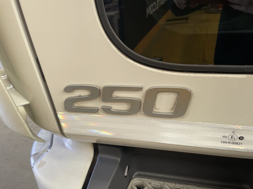 VOLVO FL250 *EURO 6*, 4X2 18 TONNE BOX – 2015 – DX65 SHZ