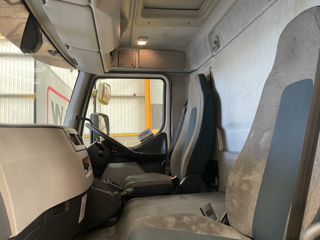 VOLVO FL250 *EURO 6*, 4X2 18 TONNE BOX – 2015 – DX65 SHZ