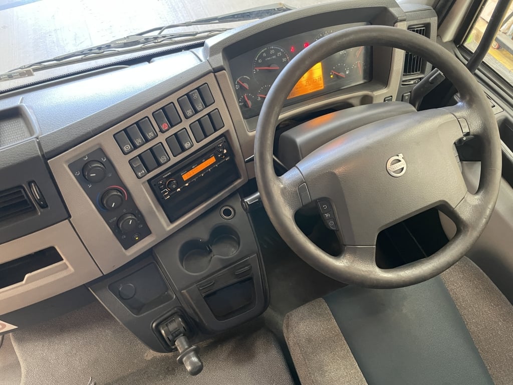 VOLVO FL250 *EURO 6*, 4X2 18 TONNE BOX – 2015 – DX65 SHZ