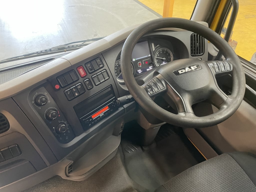 DAF LF 250 *EURO 6* 4X2 URBAN TRACTOR UNIT – 2015 – FJ15 VDX