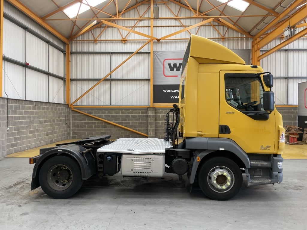 DAF LF 250 *EURO 6* 4X2 URBAN TRACTOR UNIT – 2015 – FJ15 VDX