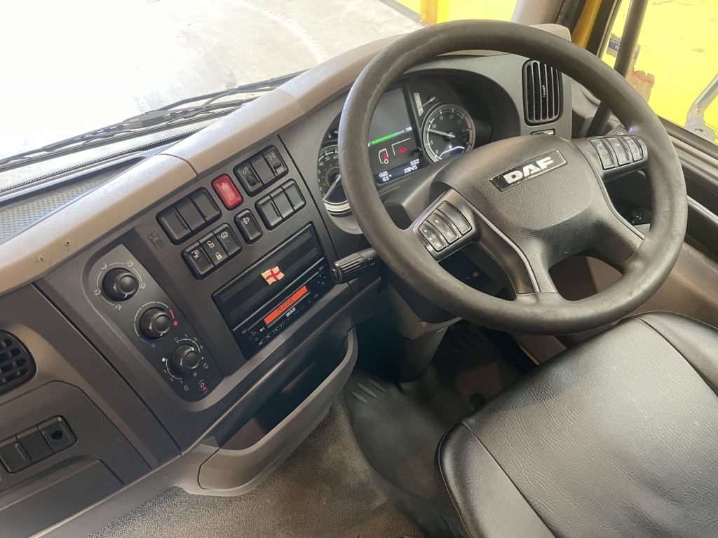 DAF LF 250 *EURO 6* 4X2 URBAN TRACTOR UNIT – 2015 – FJ15 VFM