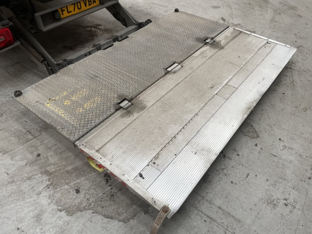 DAF CF 260 *EURO 6* 4X2 18 TONNE BOX – 2020 – FL70 VBA