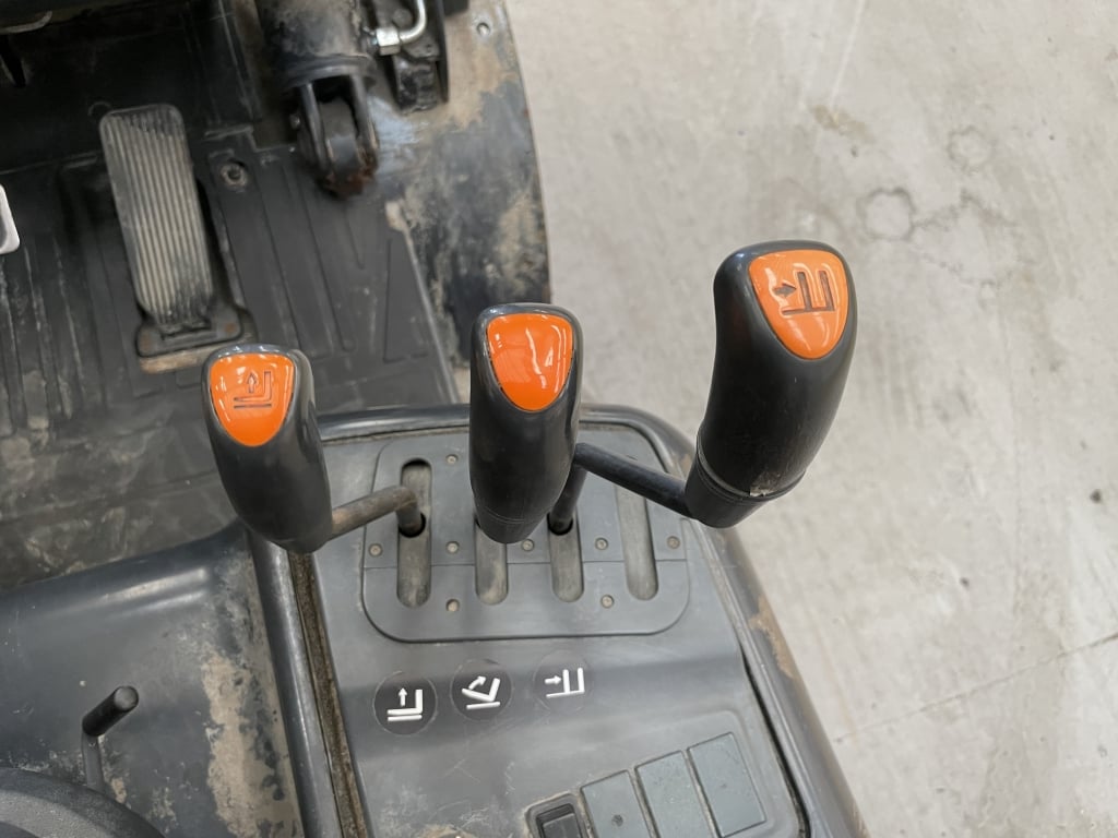 CHARIOT ÉLÉVATEUR DIESEL DOOSAN DE 2,5 TONNES – 2014 – FLT 04
