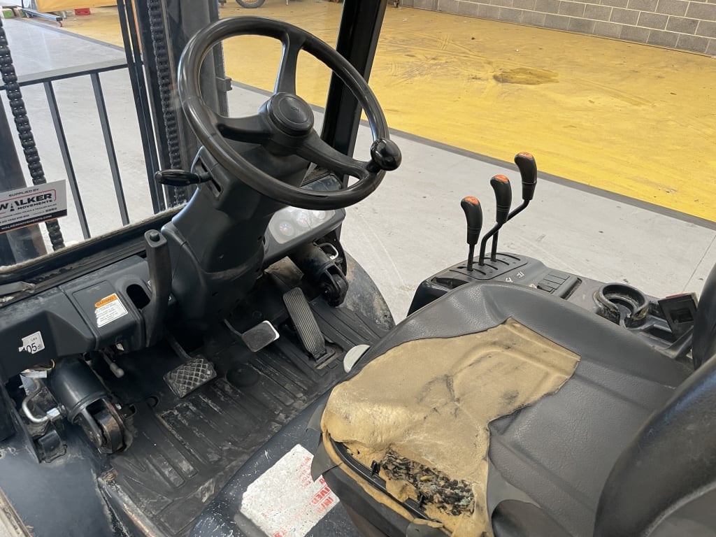 CHARIOT ÉLÉVATEUR DIESEL DOOSAN DE 2,5 TONNES – 2014 – FLT 04