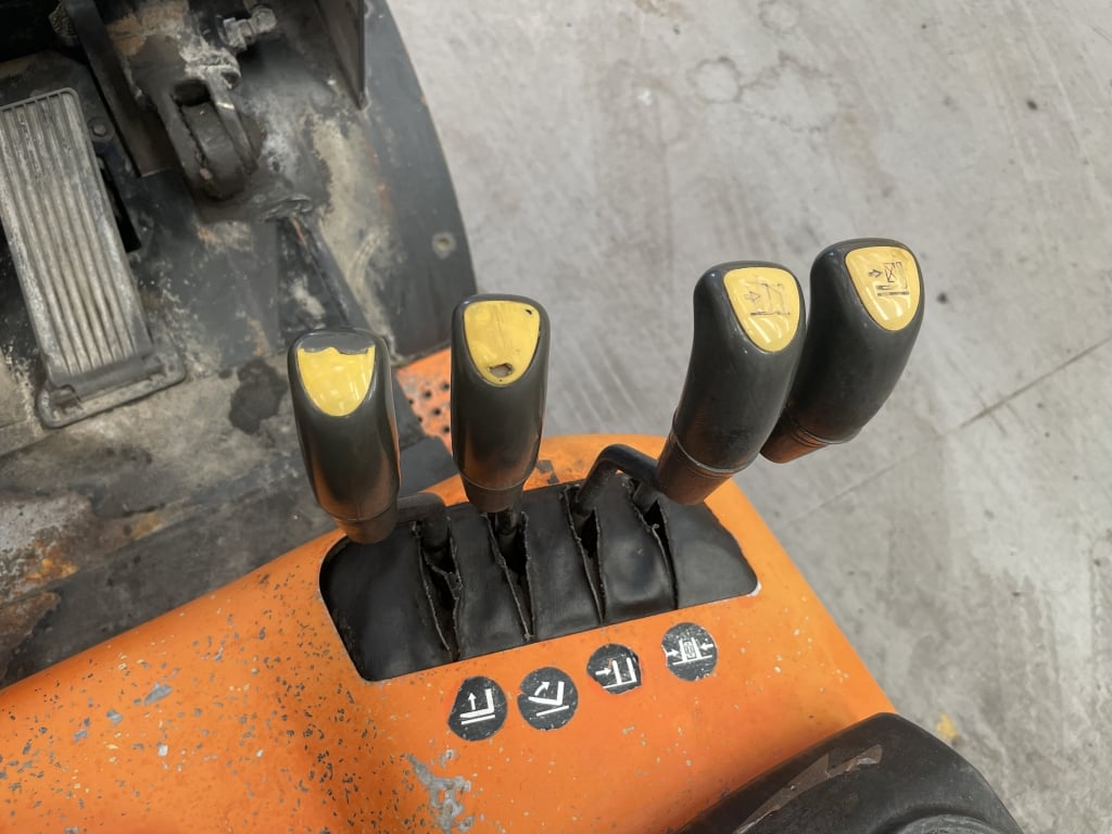 DOOSAN 2.5 TONNE DIESEL FORKLIFT – 2003 – FLT 13