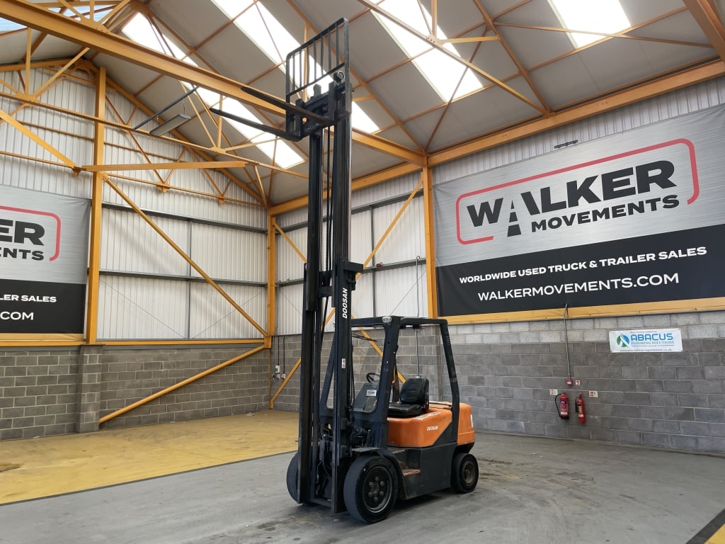 DOOSAN 2.5 TONNE DIESEL FORKLIFT – 2003 – FLT 13