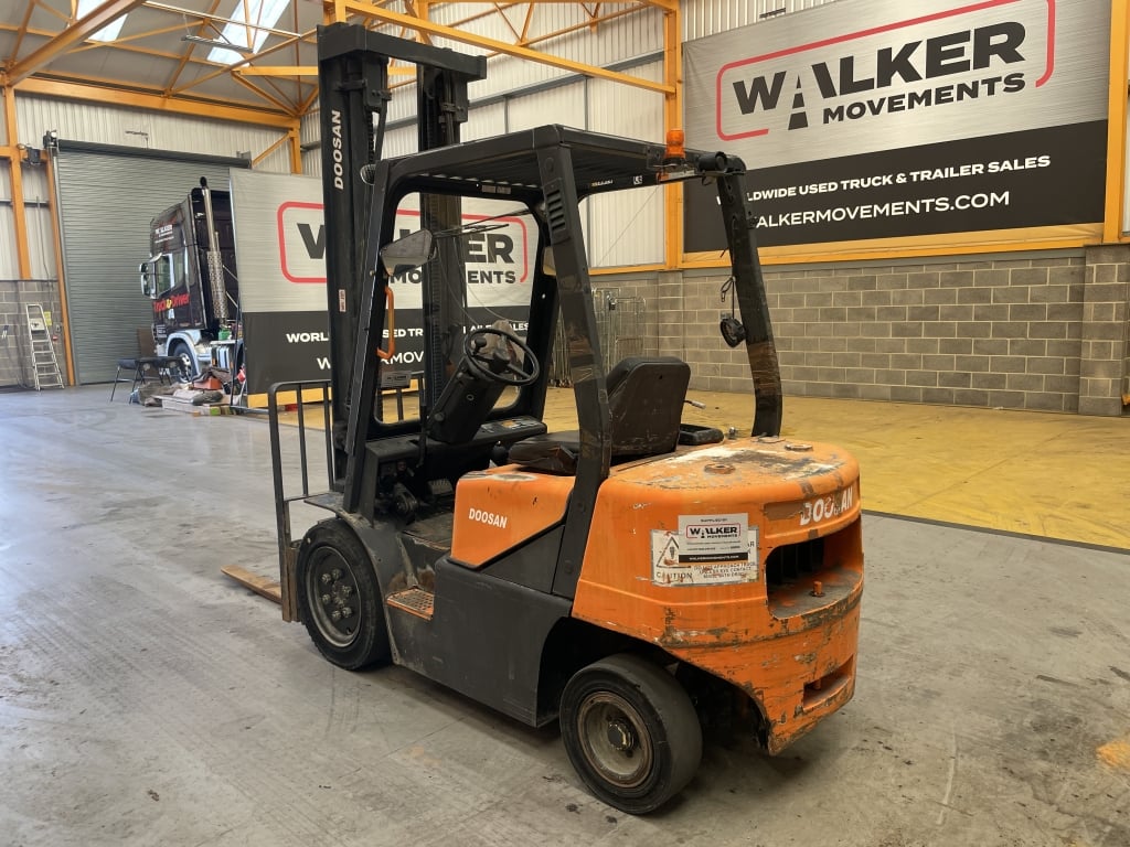 DOOSAN 2.5 TONNE DIESEL FORKLIFT – 2003 – FLT 13
