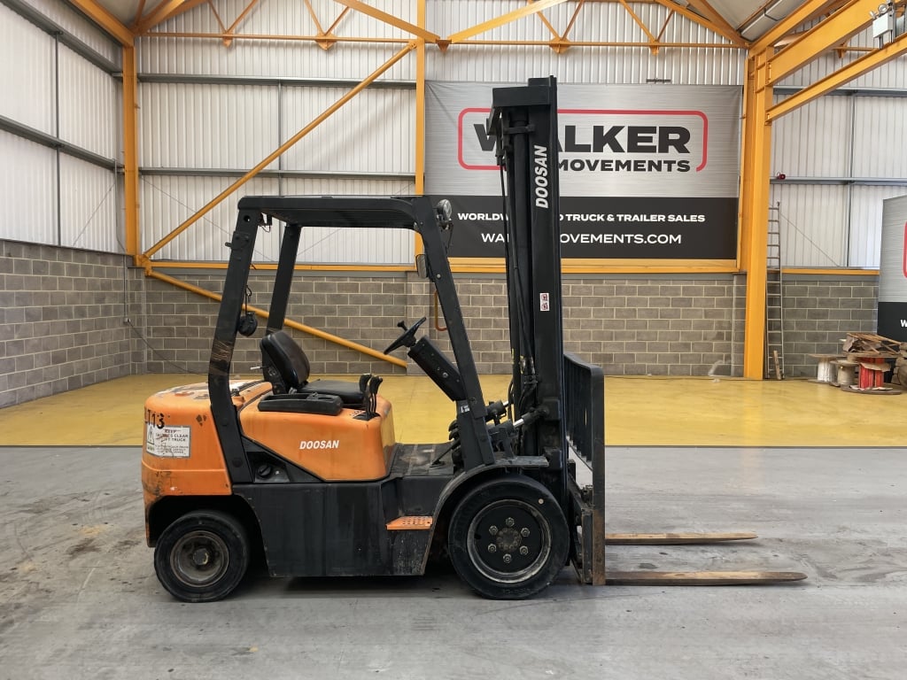 DOOSAN 2.5 TONNE DIESEL FORKLIFT – 2003 – FLT 13