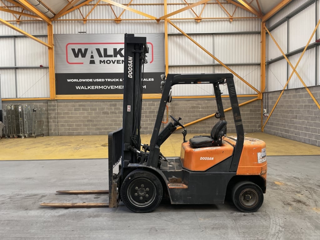DOOSAN 2.5 TONNE DIESEL FORKLIFT – 2003 – FLT 13