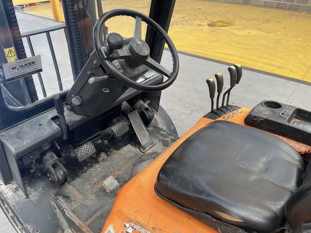 DOOSAN 2.5 TONNE DIESEL FORKLIFT – 2003 – FLT 13