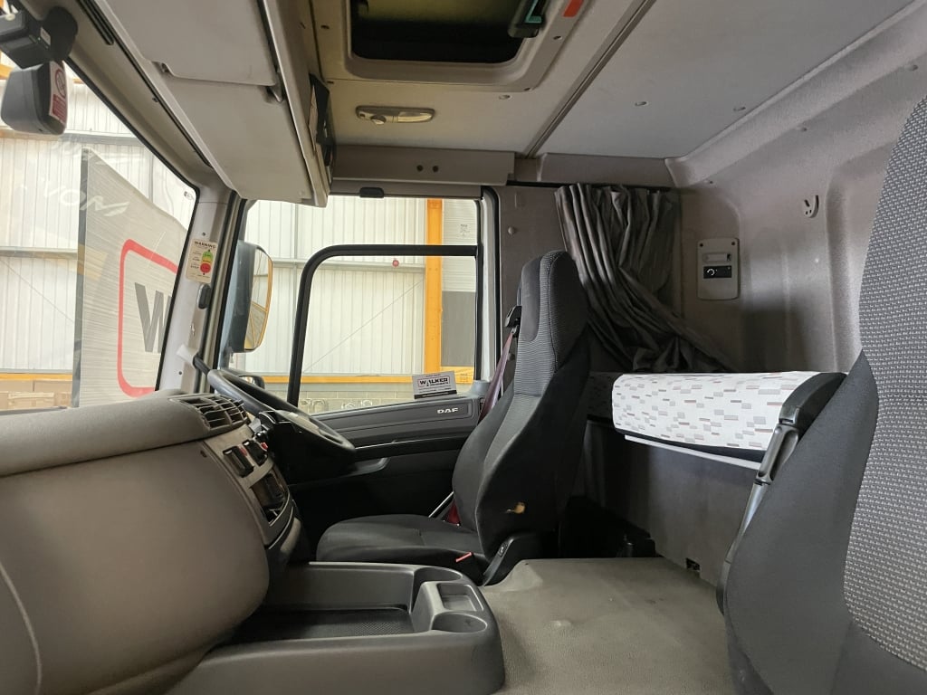 DAF CF 230 *EURO 6* 4X2, 18 TONNE CURTAINSIDER – 2017 – FN17 CMY