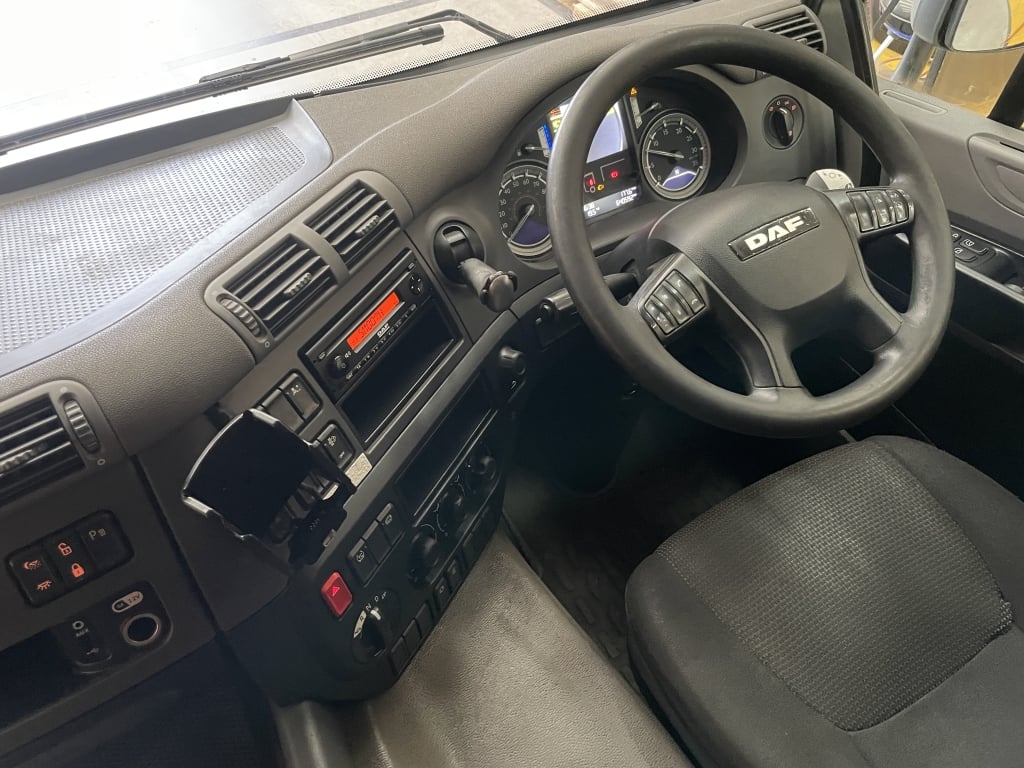 DAF CF 230 *EURO 6* 4X2, 18 TONNE CURTAINSIDER – 2017 – FN17 CMY