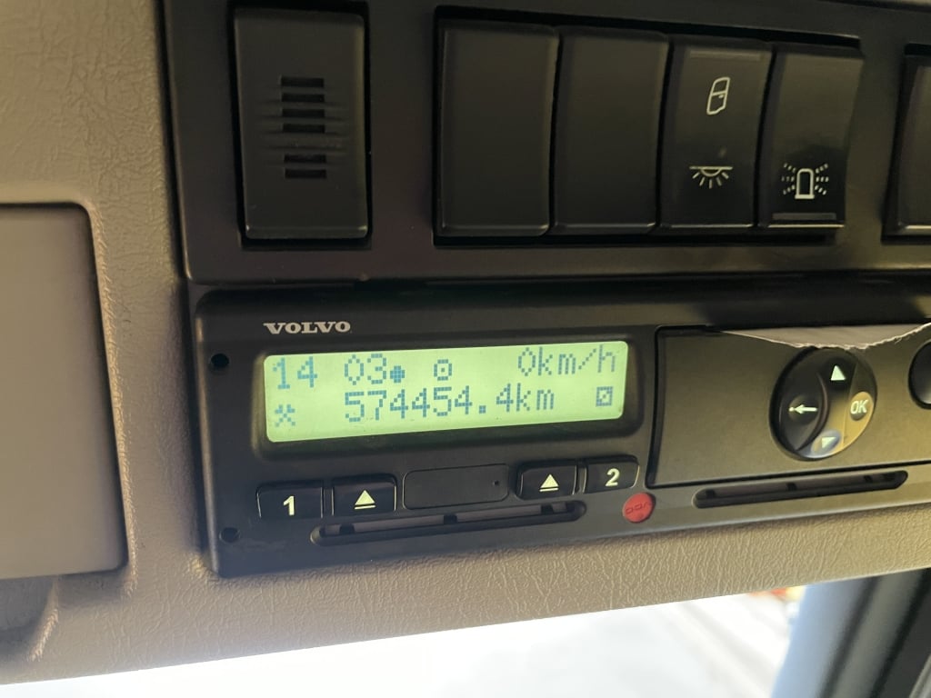 VOLVO FMX *EURO 6*, 8X4 STEEL TIPPER – 2016 – GF66 RZC