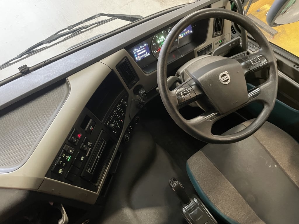VOLVO FM *EURO 6* 26 TONNE 6X2 CURTAINSIDER – 2015 – GJ65 YHP
