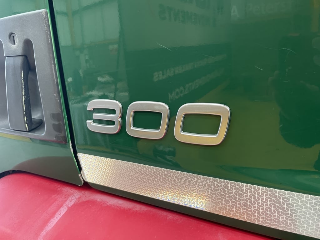 VOLVO FE 300 EURO 5 26 TONNE 6X2 CURTAINSIDER – 2011 – KY61 KAA