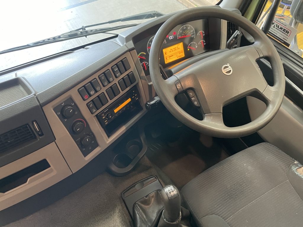 VOLVO FE-300 EURO 5 26 TONNE 6X2 CURTAINSIDER – 2011 – KY61 KAA