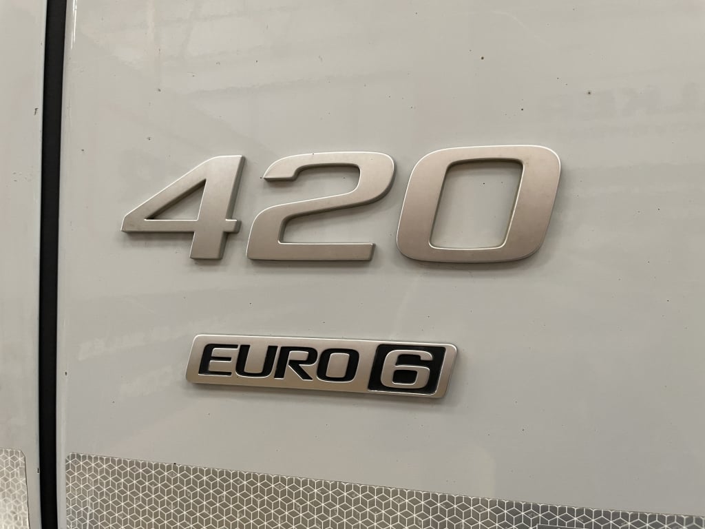 VOLVO FM420, 8X2 *EURO 6* BRICK CRANE – 2018 – OO06 HEV
