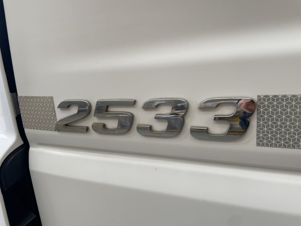 MERCEDES BENZ AXOR 2533 EURO 5, 26 tonnes, 6x2, camion frigorifique – 2012 – PE62 CKF