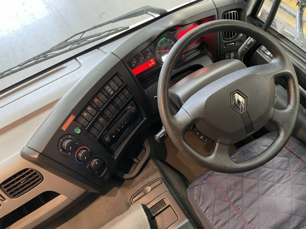 RENAULT D WIDE 18 tonnes *EURO 6* 4x2 fourgon – 2015 – PO65 ETE