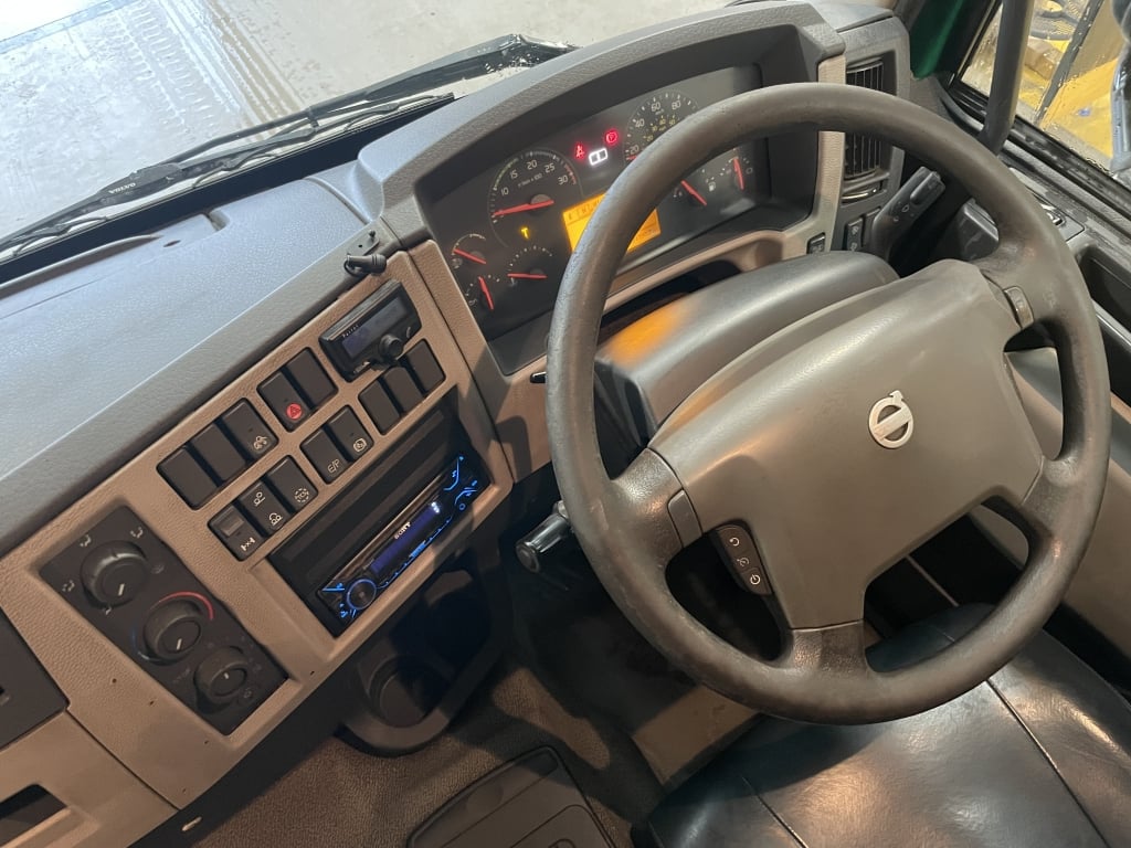VOLVO FE-320 *EURO 6* 26 TONNE 6X2 CURTAINSIDER – 2015 – PO65 UJR
